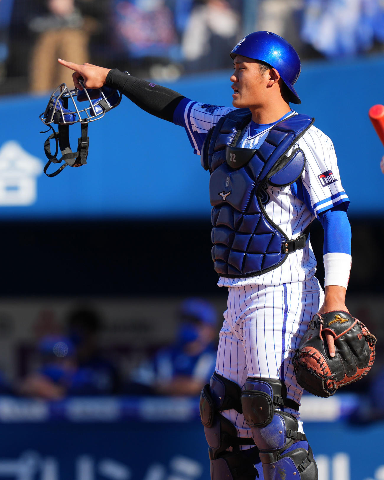 DeNA対中日　指示を出すDeNA益子（撮影・横山健太）