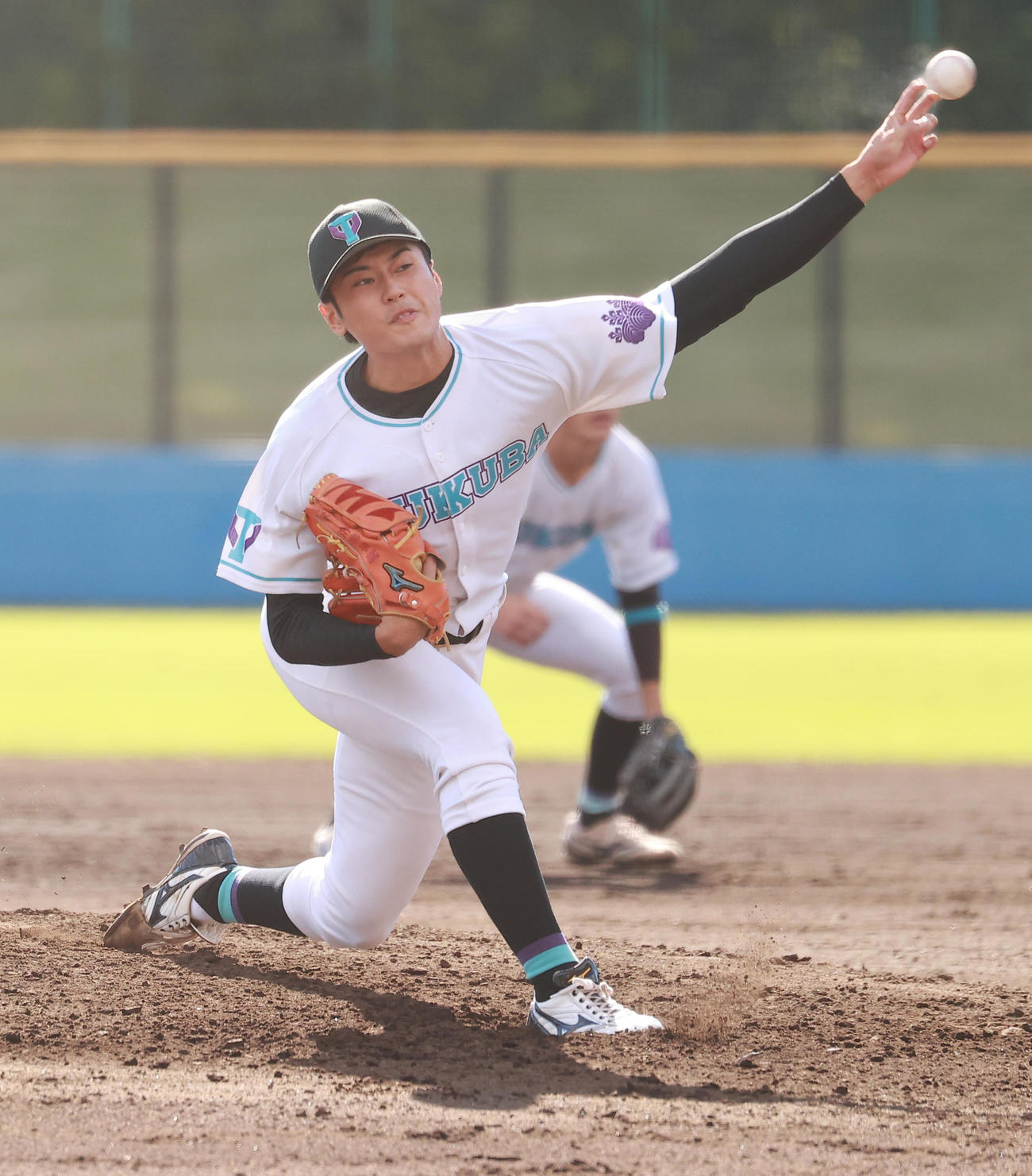 武蔵大対筑波大　力投する筑波大・佐藤隼（撮影・野上伸悟）