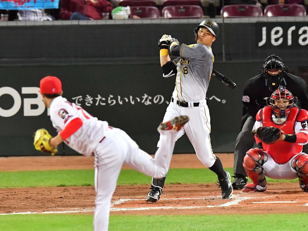 広島対阪神　3回表阪神無死、三振に倒れる佐藤輝（撮影・上田博志）