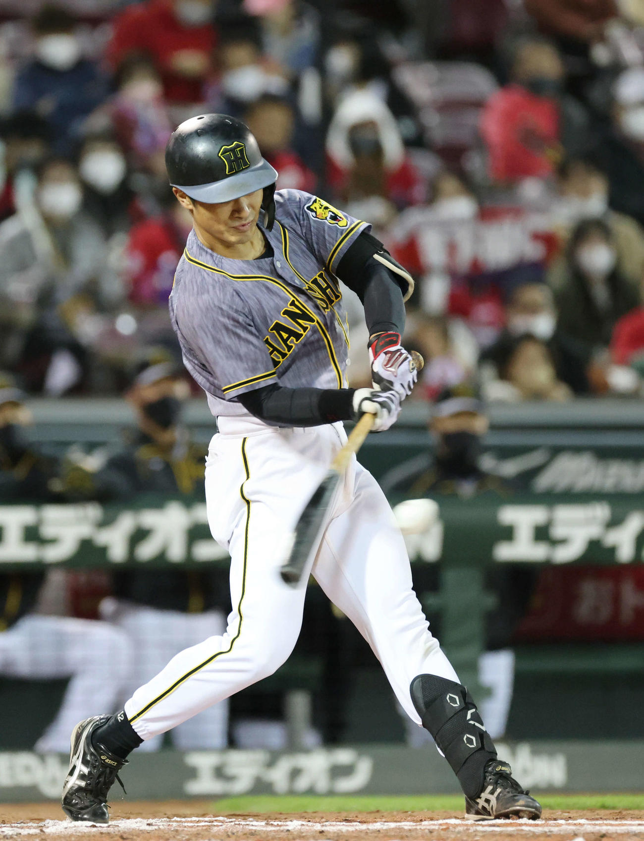 広島対阪神　7回表阪神2死一、三塁、坂本は同点となる中前適時打を放つ（撮影・加藤孝規）