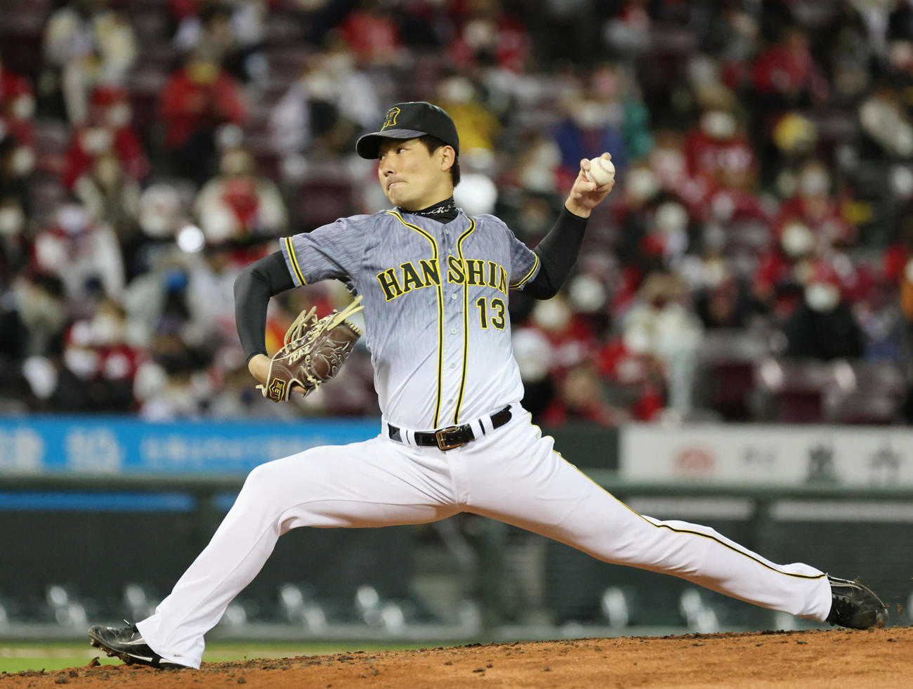 広島対阪神　8回裏、阪神4番手の岩崎（撮影・加藤孝規）