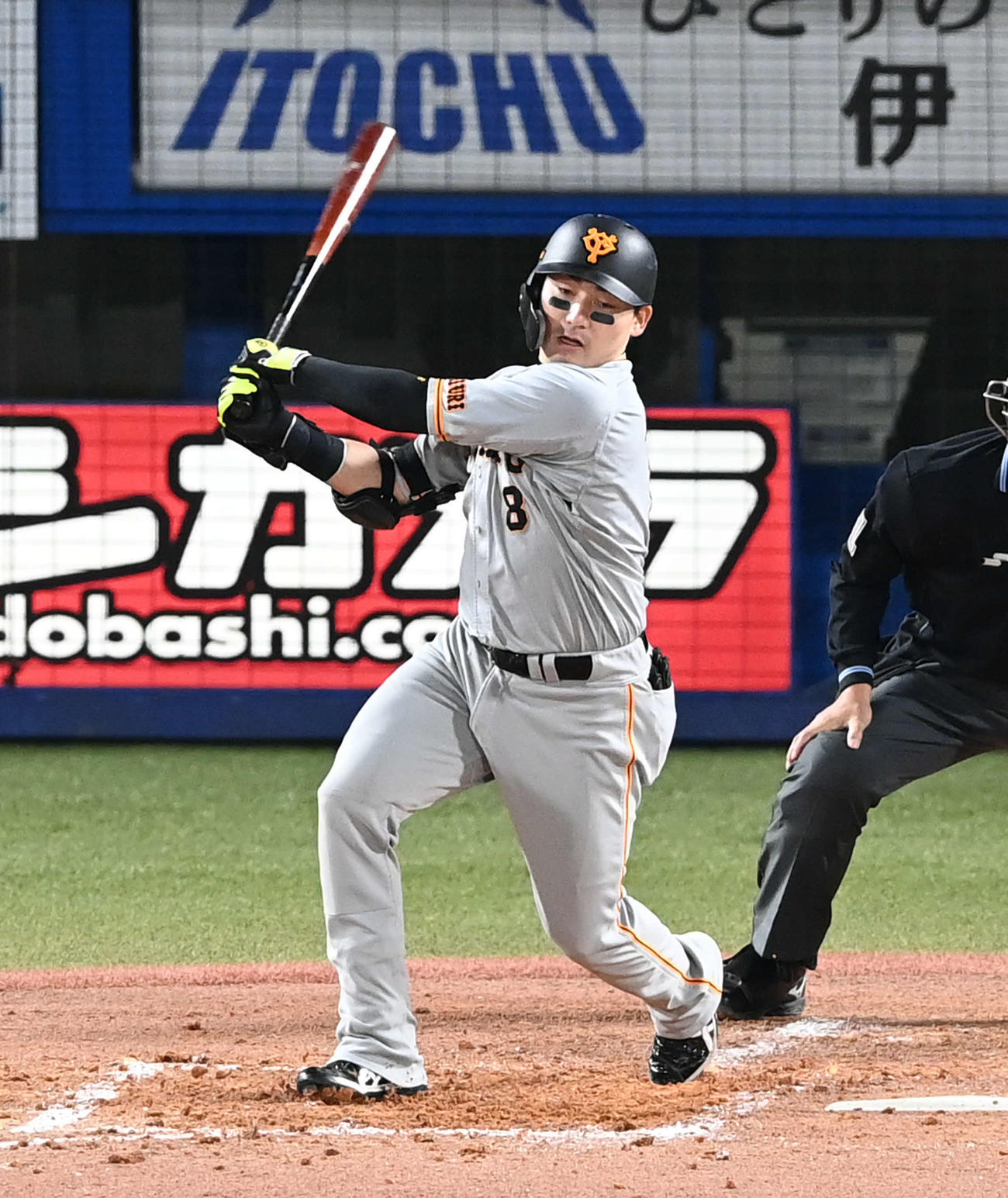 ヤクルト対巨人　3回表巨人1死二塁、丸は空振り三振に倒れる（撮影・山崎安昭）