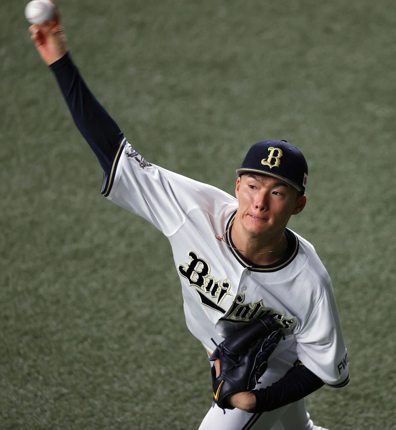 キャッチボールで調整するオリックス山本（撮影・前田充）