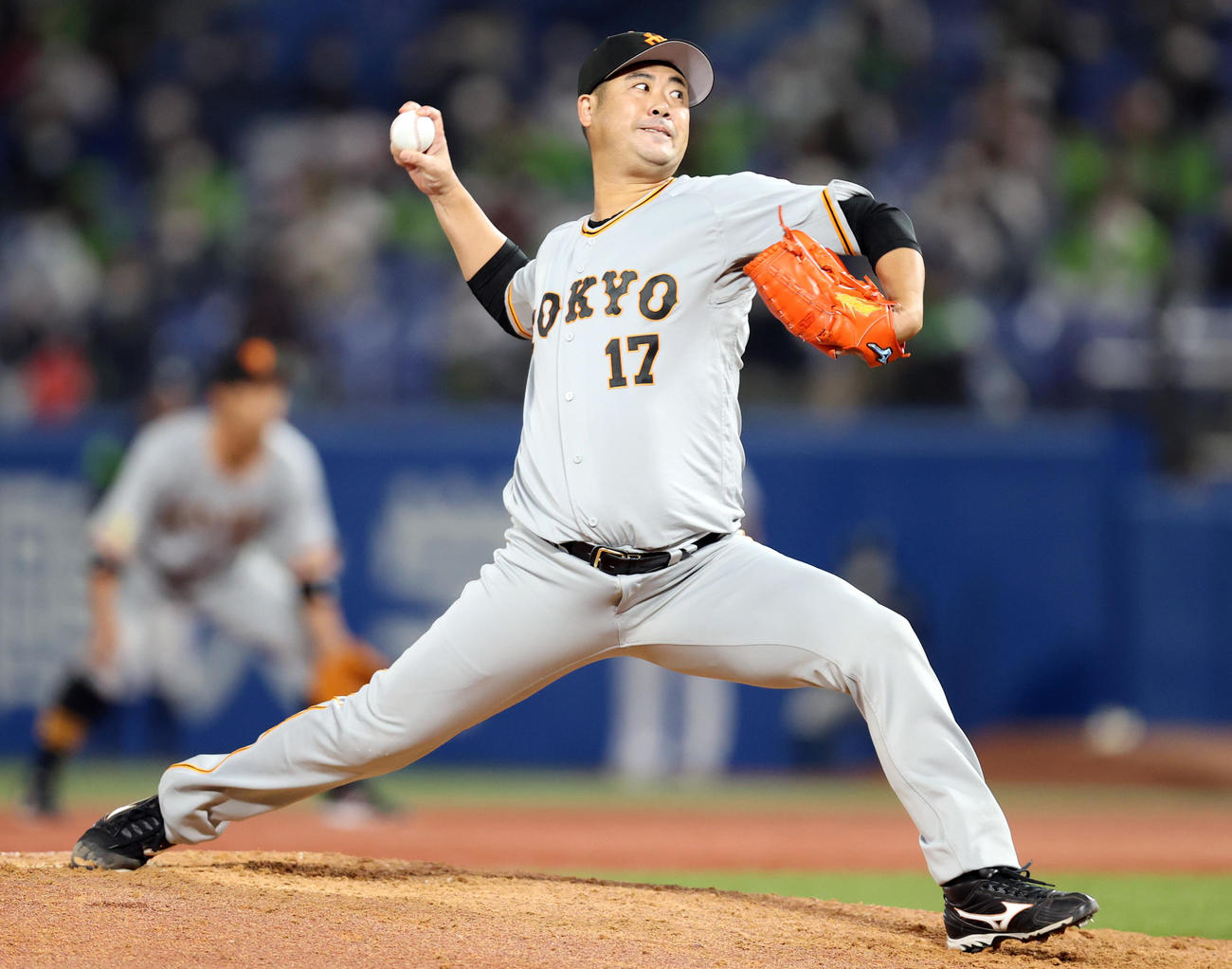 ヤクルト対巨人　8回裏、現役最後の登板をする大竹（撮影・狩俣裕三）