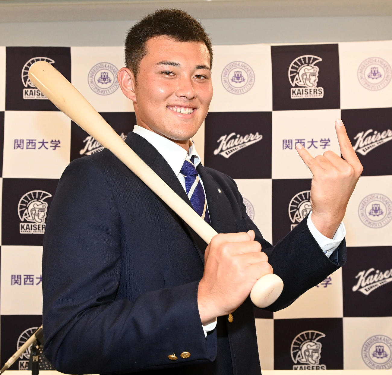 11日、オリックスから2位指名の関大・野口智哉