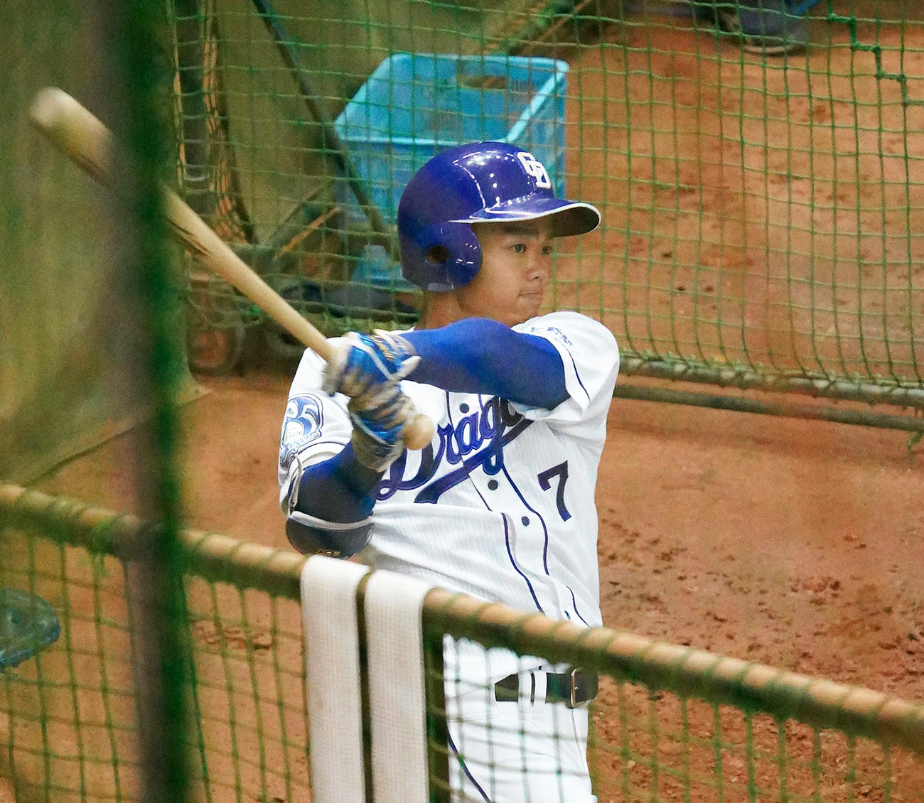 フリー打撃を行う中日根尾（撮影・森本幸一）
