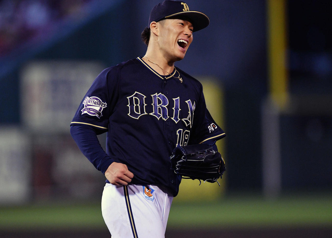 楽天対オリックス　完封勝利しさけぶオリックス山本（撮影・滝沢徹郎）