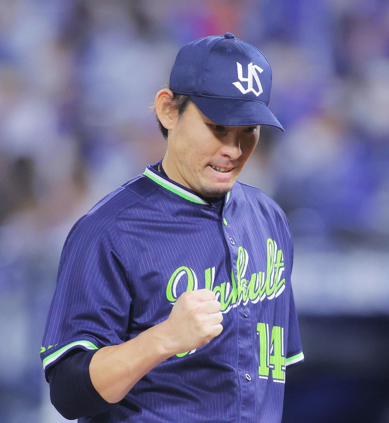 DeNA対ヤクルト　4回裏を抑え、ガッツポーズする高梨（撮影・河田真司）