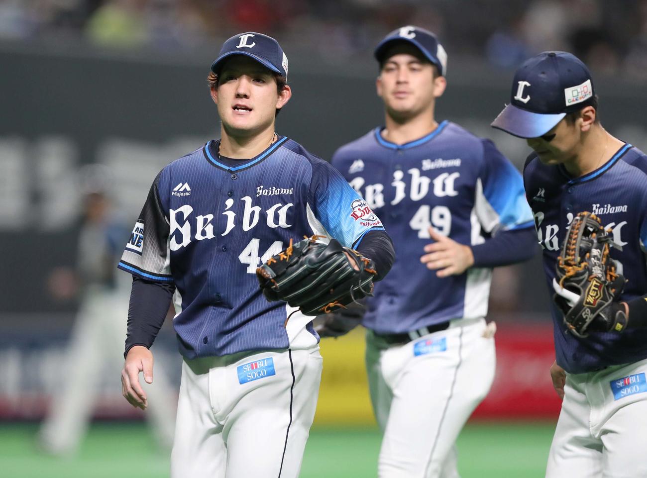 日本ハム対西武　6回裏、無失点に抑える与座（撮影・黒川智章）