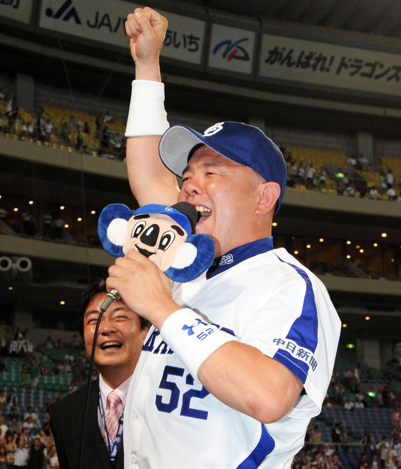 11年、お立ち台で「やりましたー！」と叫ぶ中日現役時代の小田幸平氏