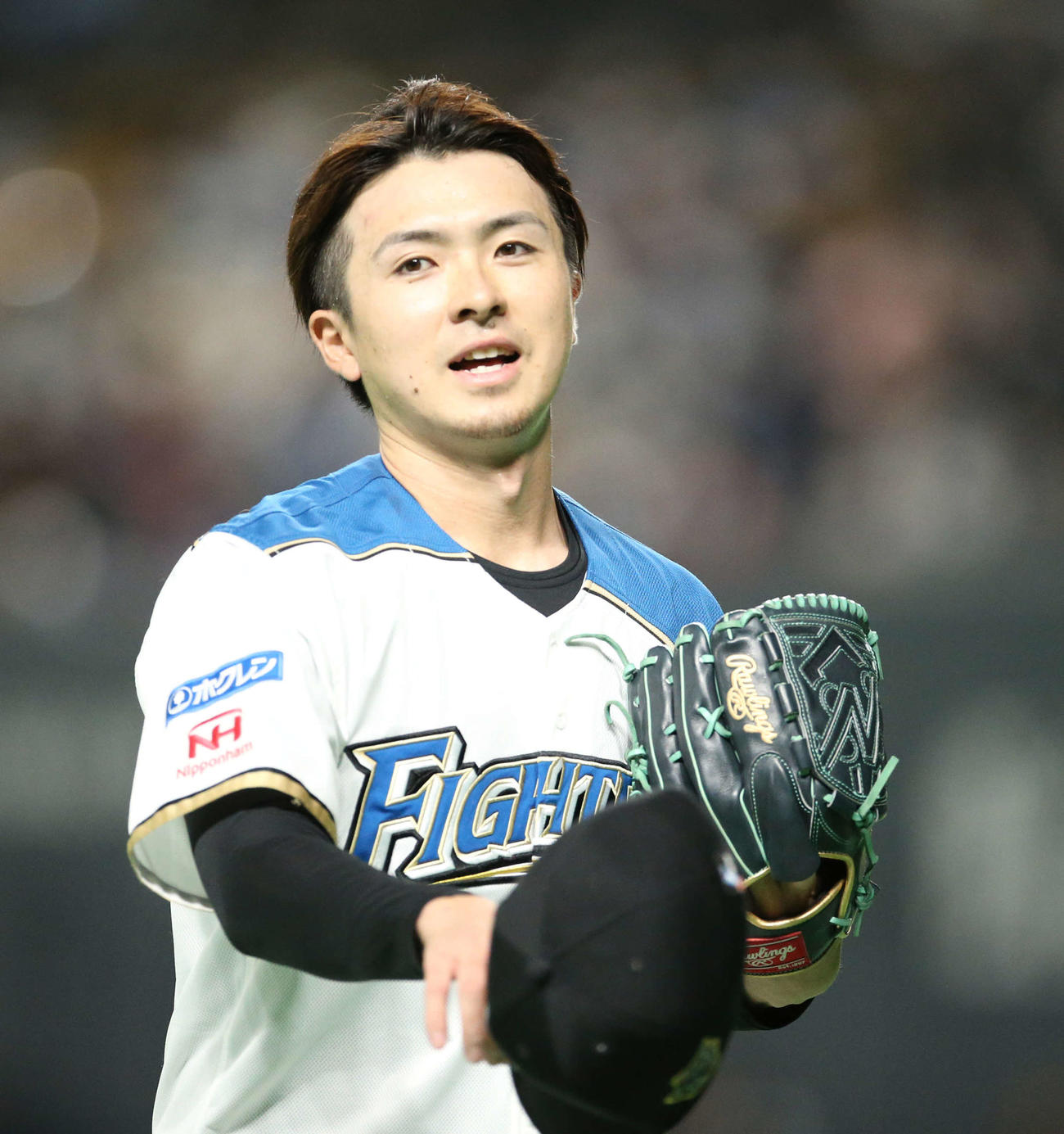 日本ハム対西武　3回表を無失点に抑え笑顔でベンチに戻る日本ハム上沢（撮影・佐藤翔太）