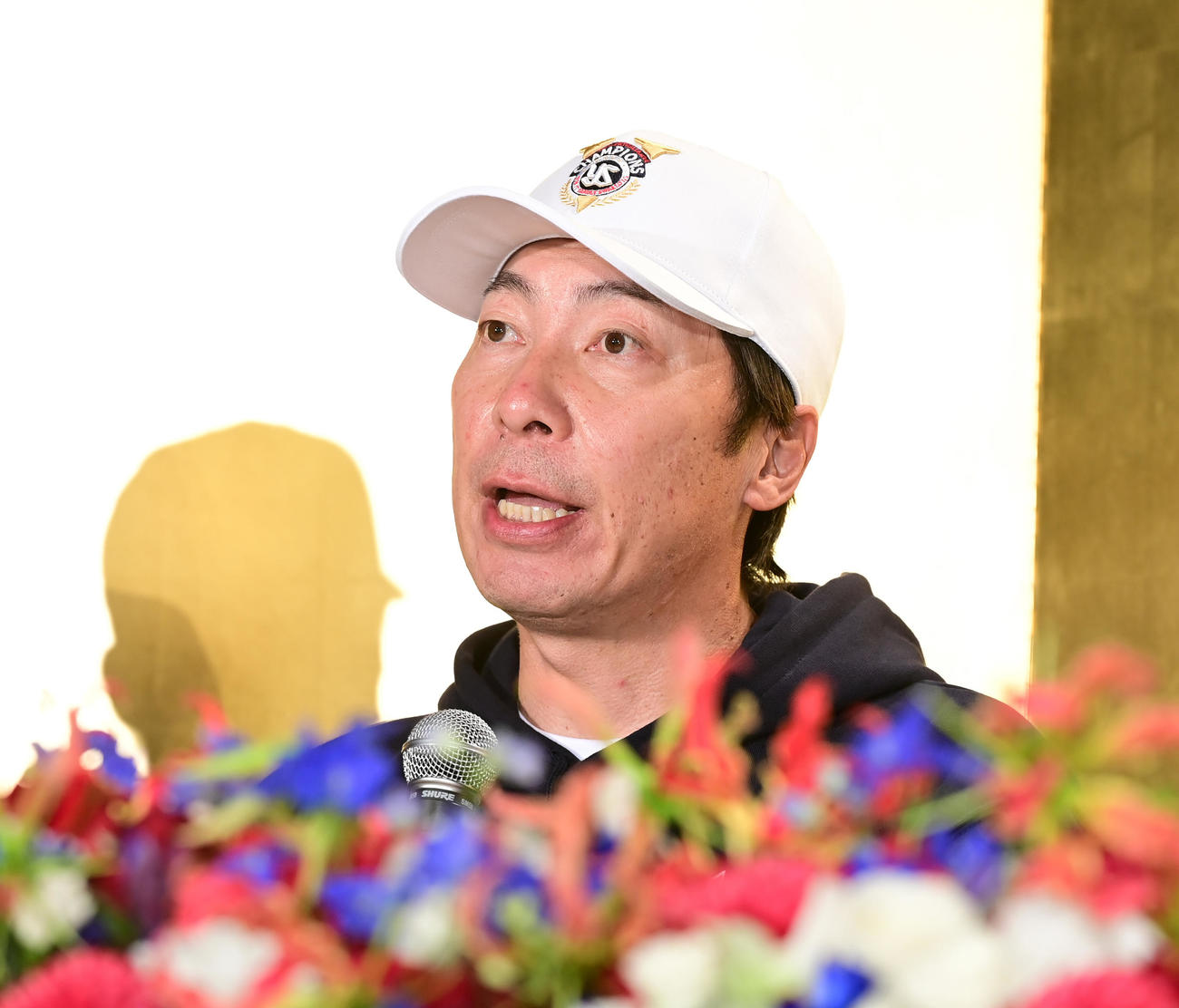 DeNA対ヤクルト　セ・リーグ優勝を決め記者会見に臨むヤクルト高津監督（撮影・小沢裕）