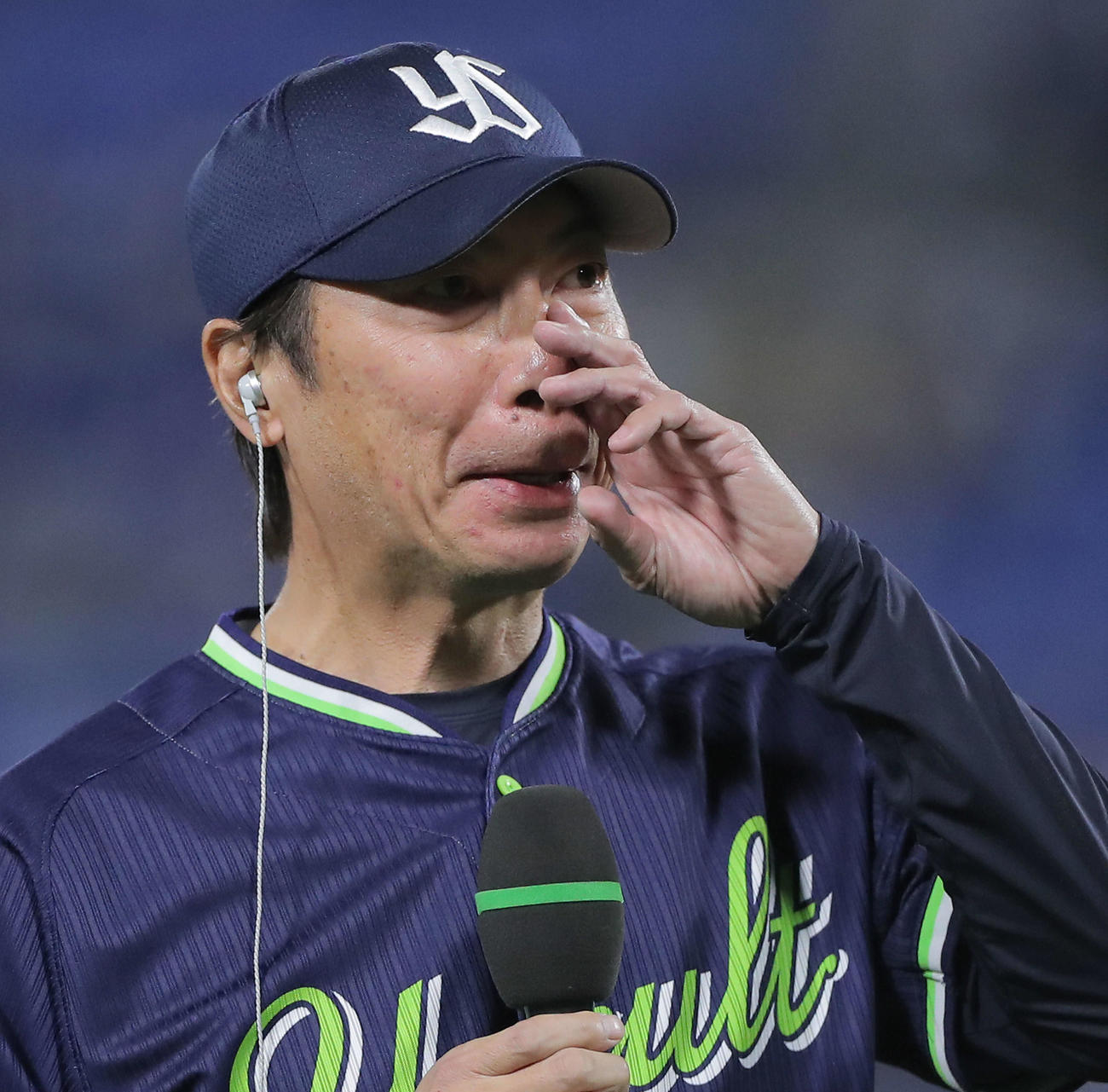 セ・リーグ優勝を決め、インタビューに答えるヤクルト高津監督（撮影・河田真司）