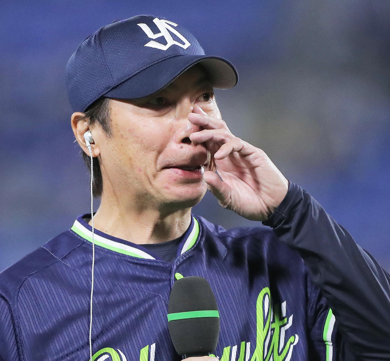 セ・リーグ優勝を決め、インタビューに答えるヤクルト高津監督（撮影・河田真司）