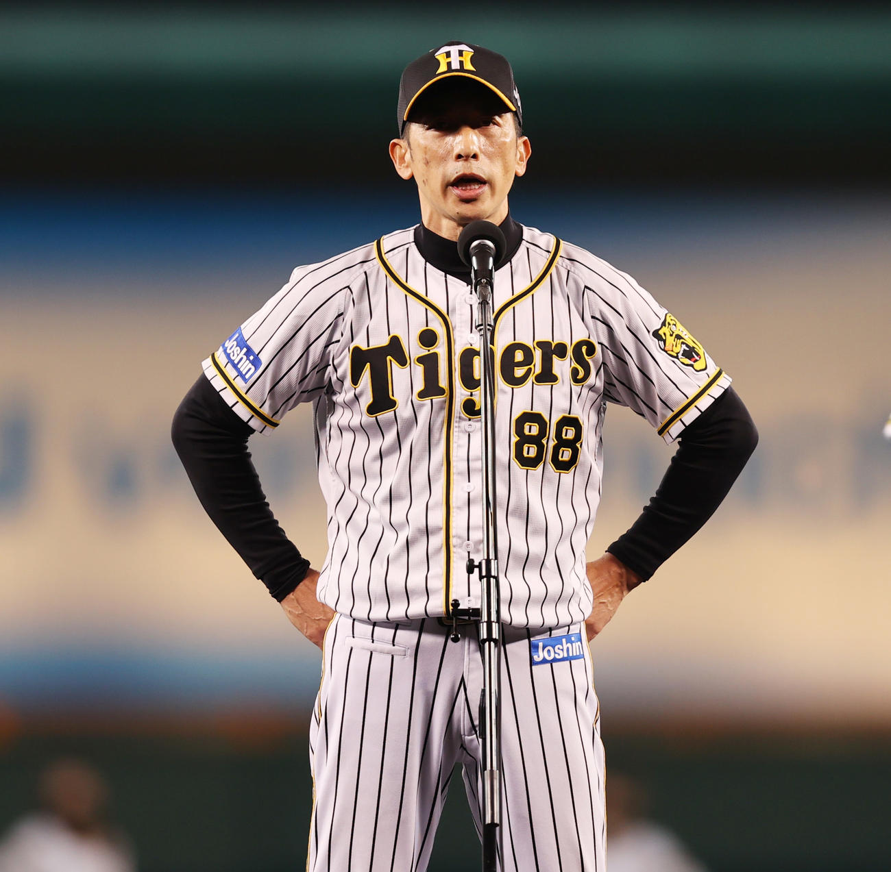 リーグ最終戦を終えあいさつする阪神矢野監督（撮影・清水貴仁）