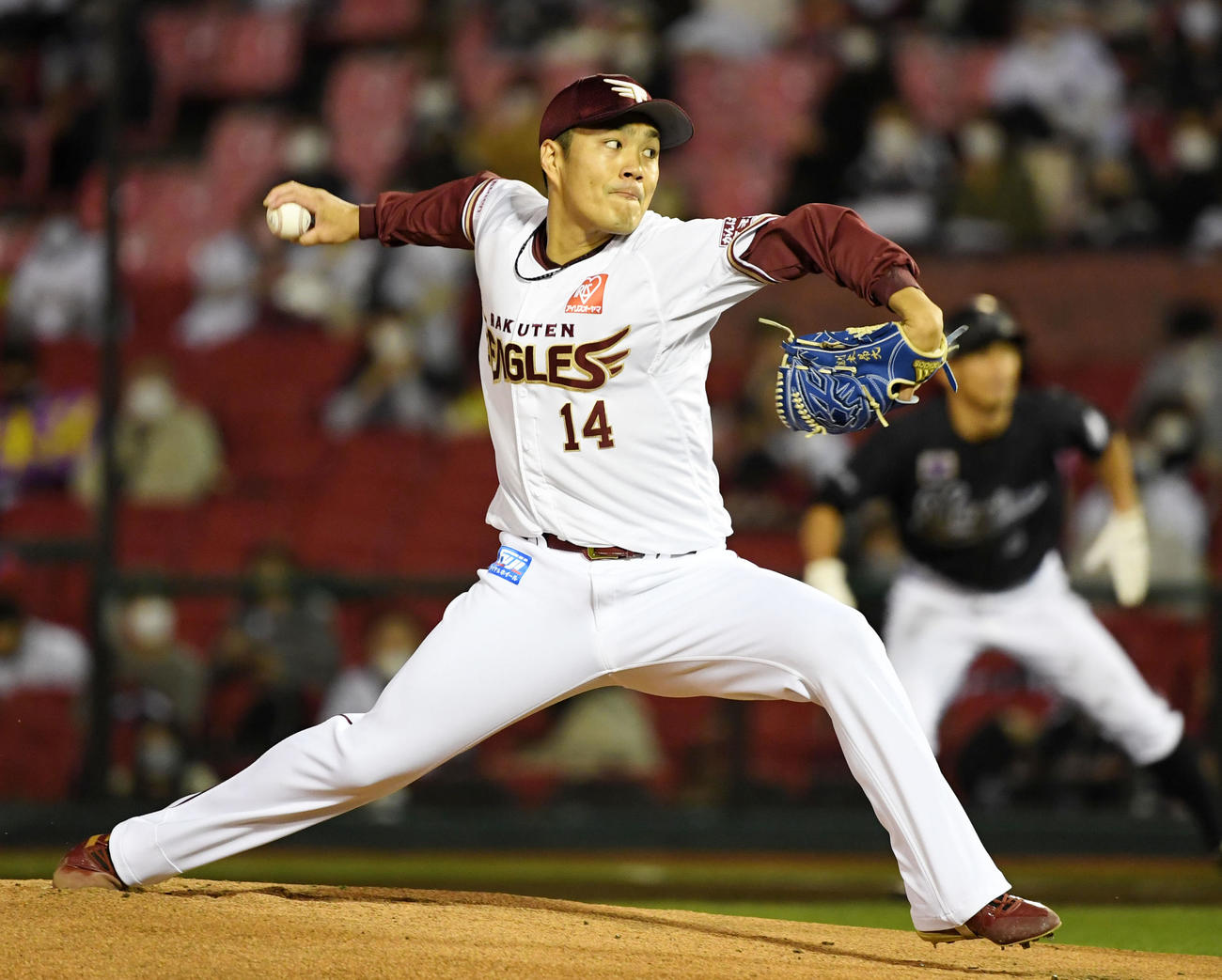 楽天対ロッテ　力投する楽天先発の則本昂（撮影・横山健太）