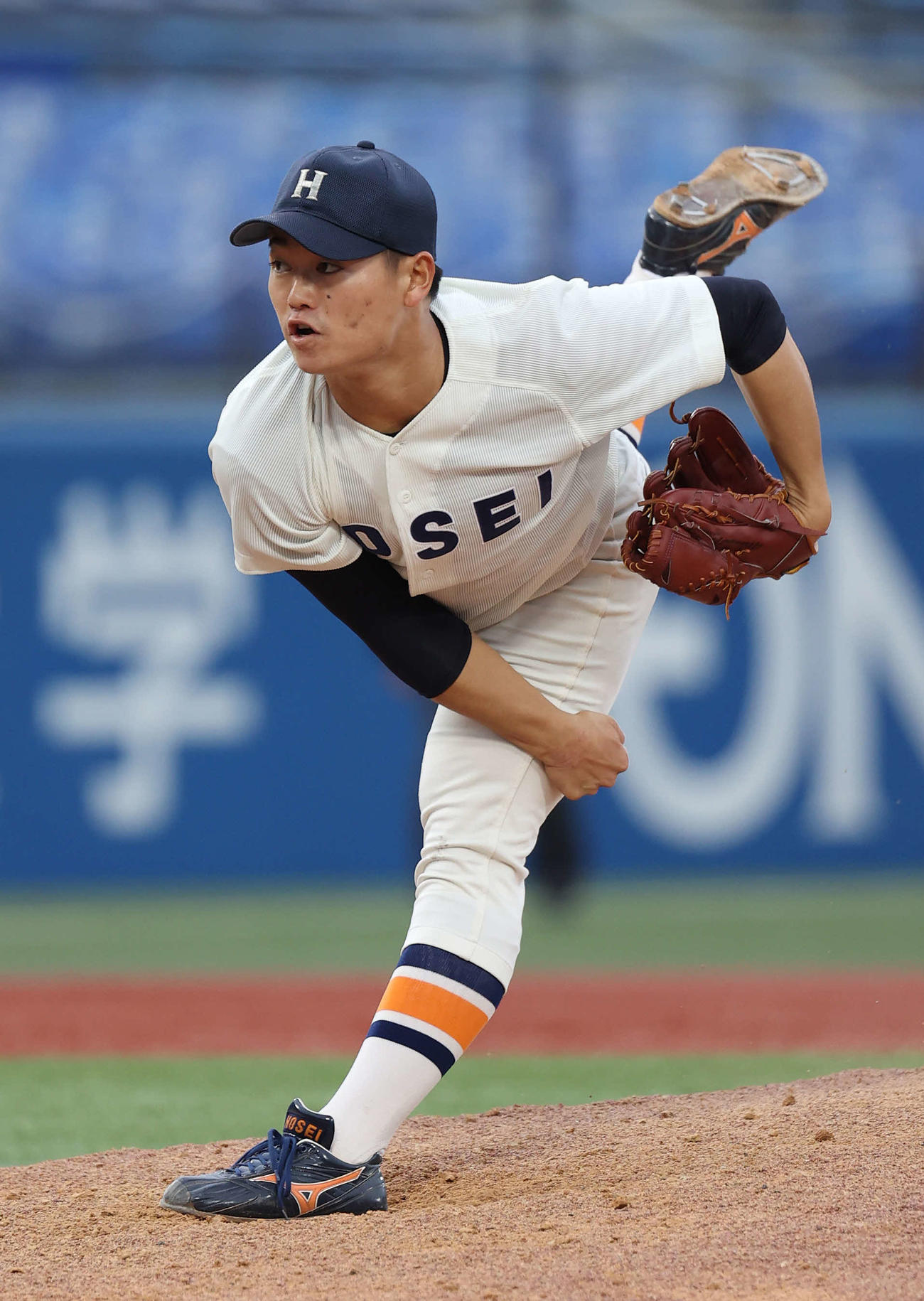 明大対法大　7回途中に法大4番手で登板した三浦（撮影・河野匠）