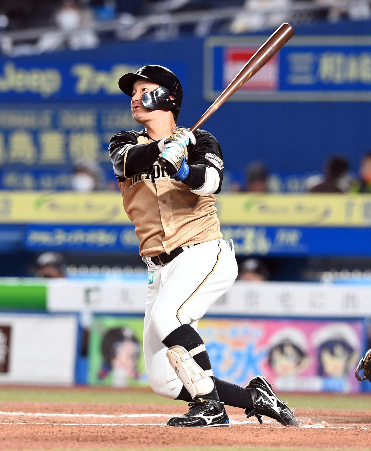 ロッテ対日本ハム　6回表日本ハム1死二、三塁、左越えに3号3点本塁打を放つ渡辺（撮影・たえ見朱実）