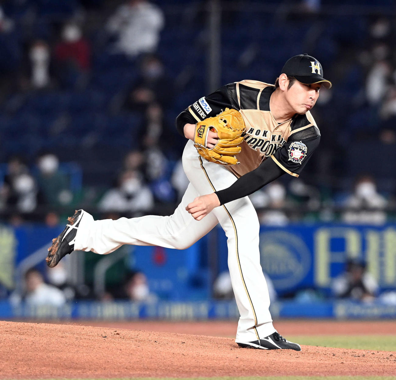 ロッテ対日本ハム　日本ハム先発の加藤（撮影・たえ見朱実）