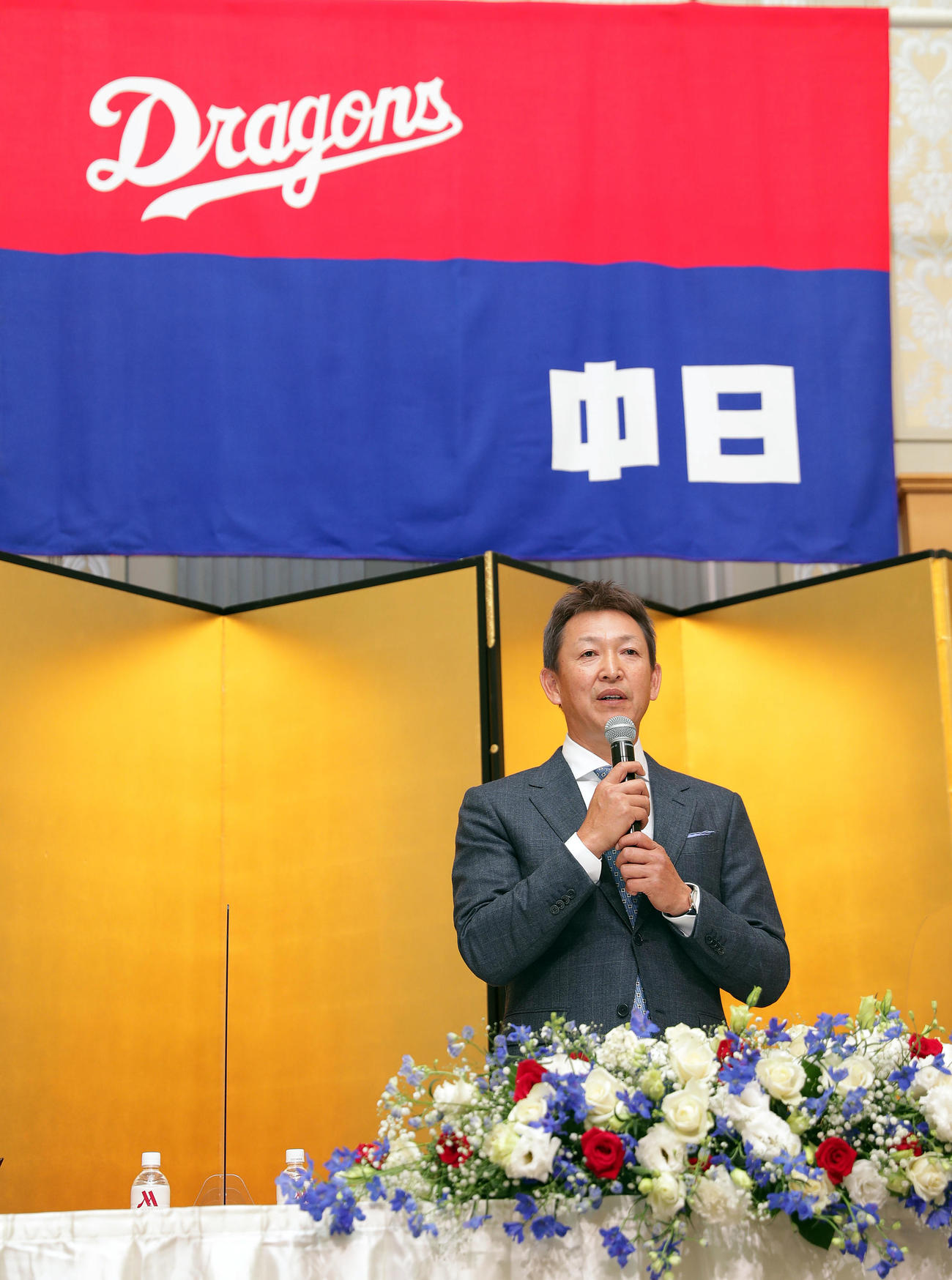 就任会見に臨む中日立浪新監督（撮影・前田充）