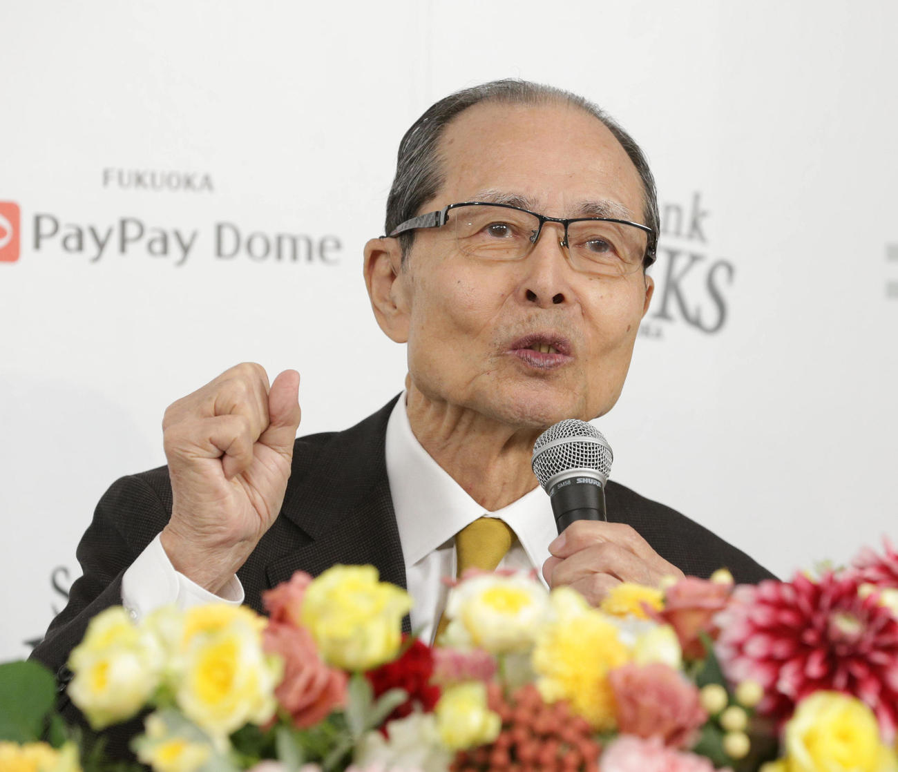 藤本博史監督就任について話をする王貞治球団会長兼特別チームアドバイザー（撮影・現場代表）