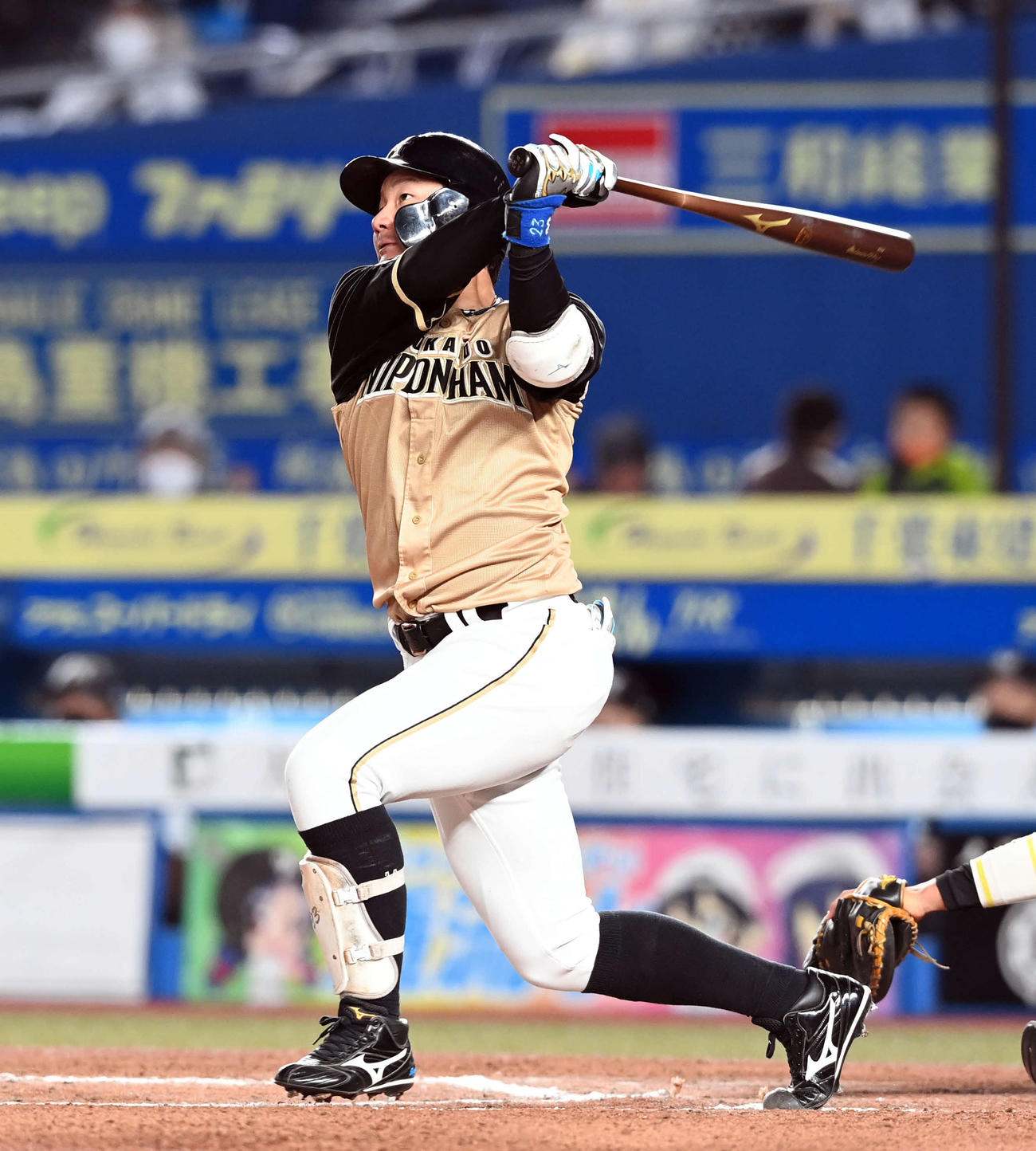 ロッテ対日本ハム　6回表日本ハム1死二、三塁、左越えに3号3点本塁打を放つ渡辺（撮影・たえ見朱実）
