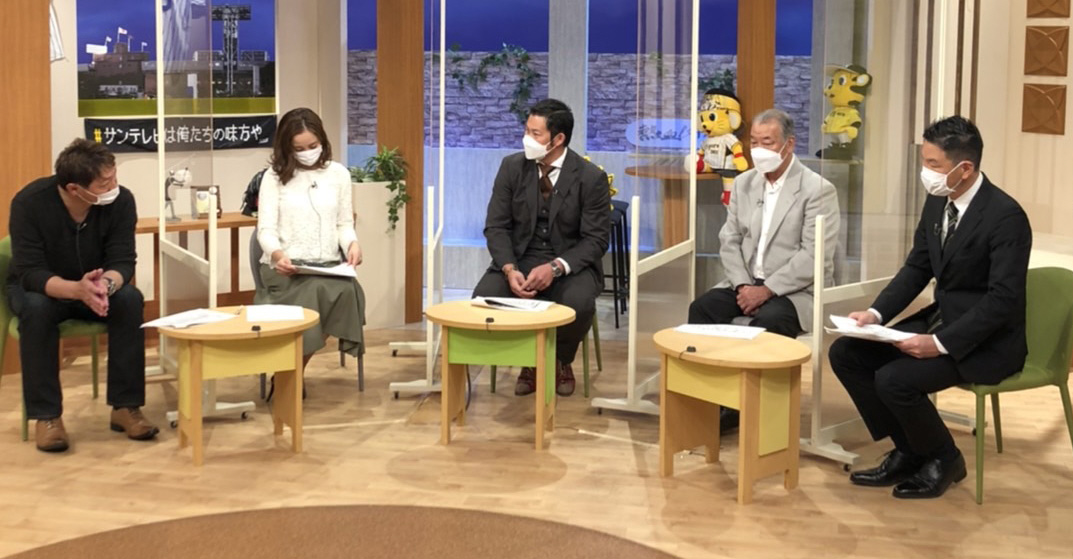 サンテレビ「熱血！タイガース党」に出演する岩田稔（中央）（阪神球団提供）