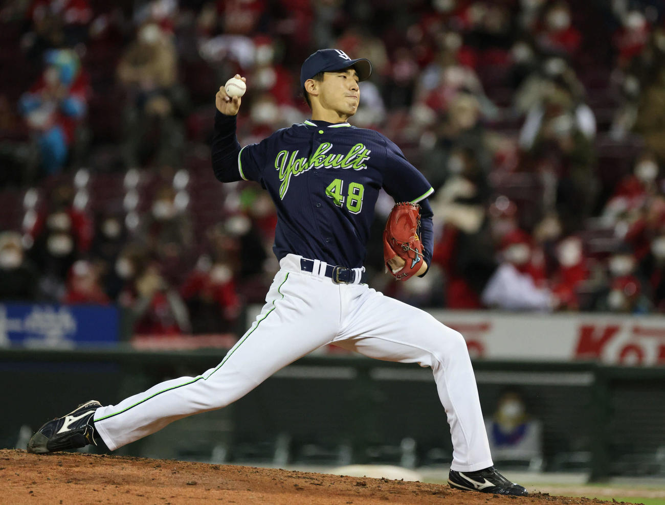 広島対ヤクルト　7回裏広島、ヤクルト3番手の金久保（撮影・加藤孝規）