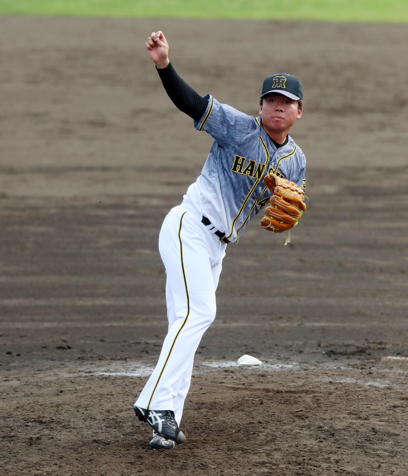 ヤクルト対阪神　8回裏から阪神3番手で登板する村上（撮影・加藤哉）