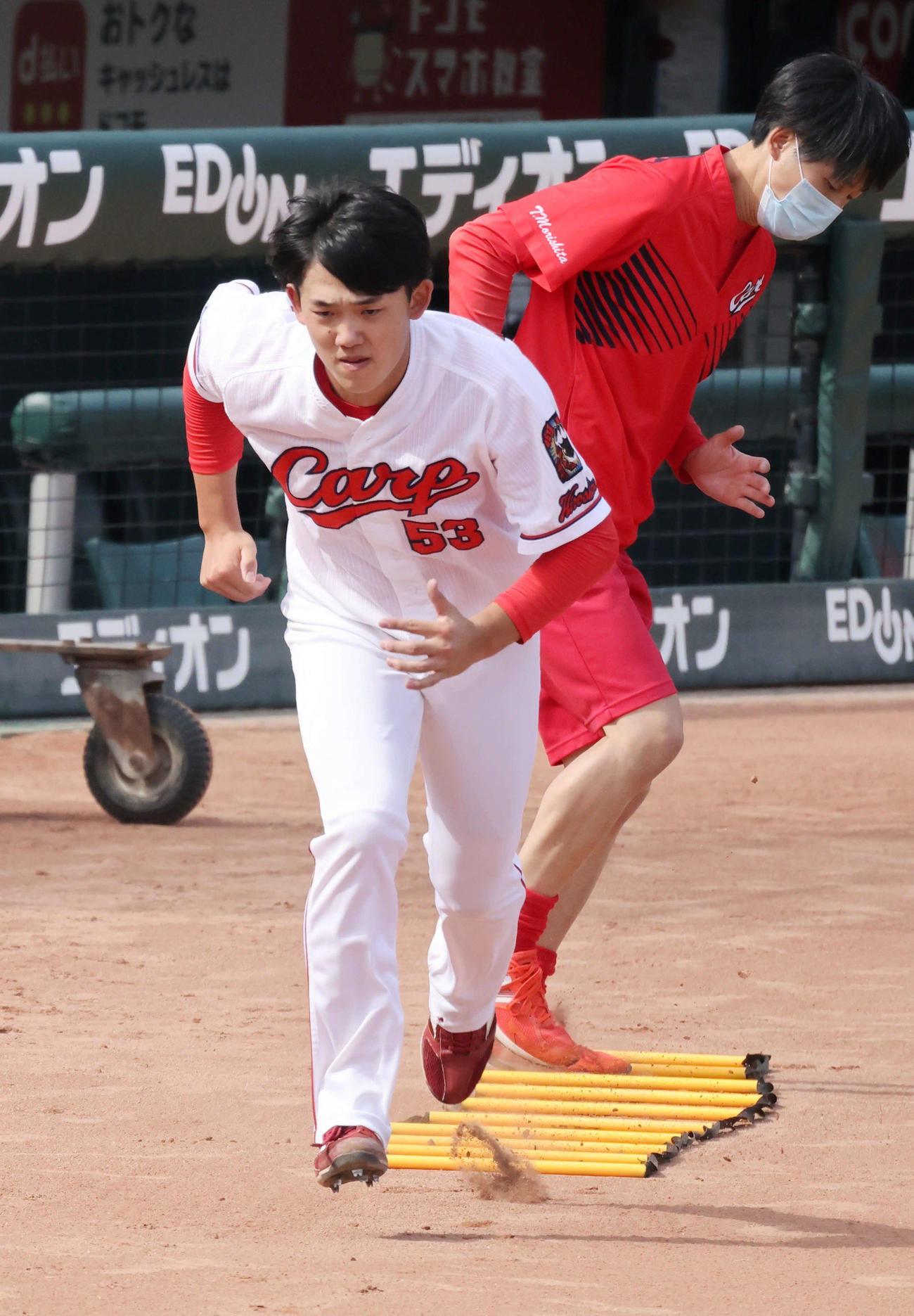 30日、広島投手指名練習　練習する小林（撮影・加藤孝規）