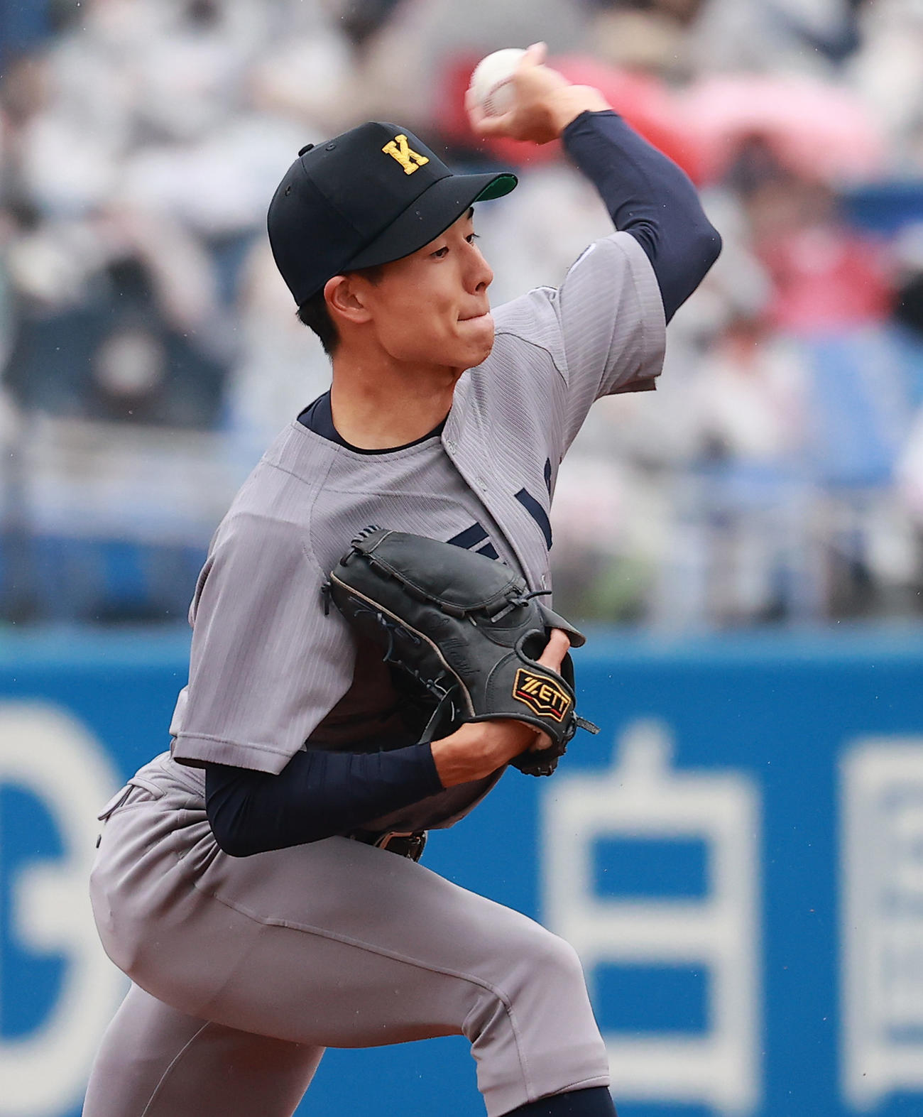 慶大対早大　力投する慶大・増居（撮影・野上伸悟）