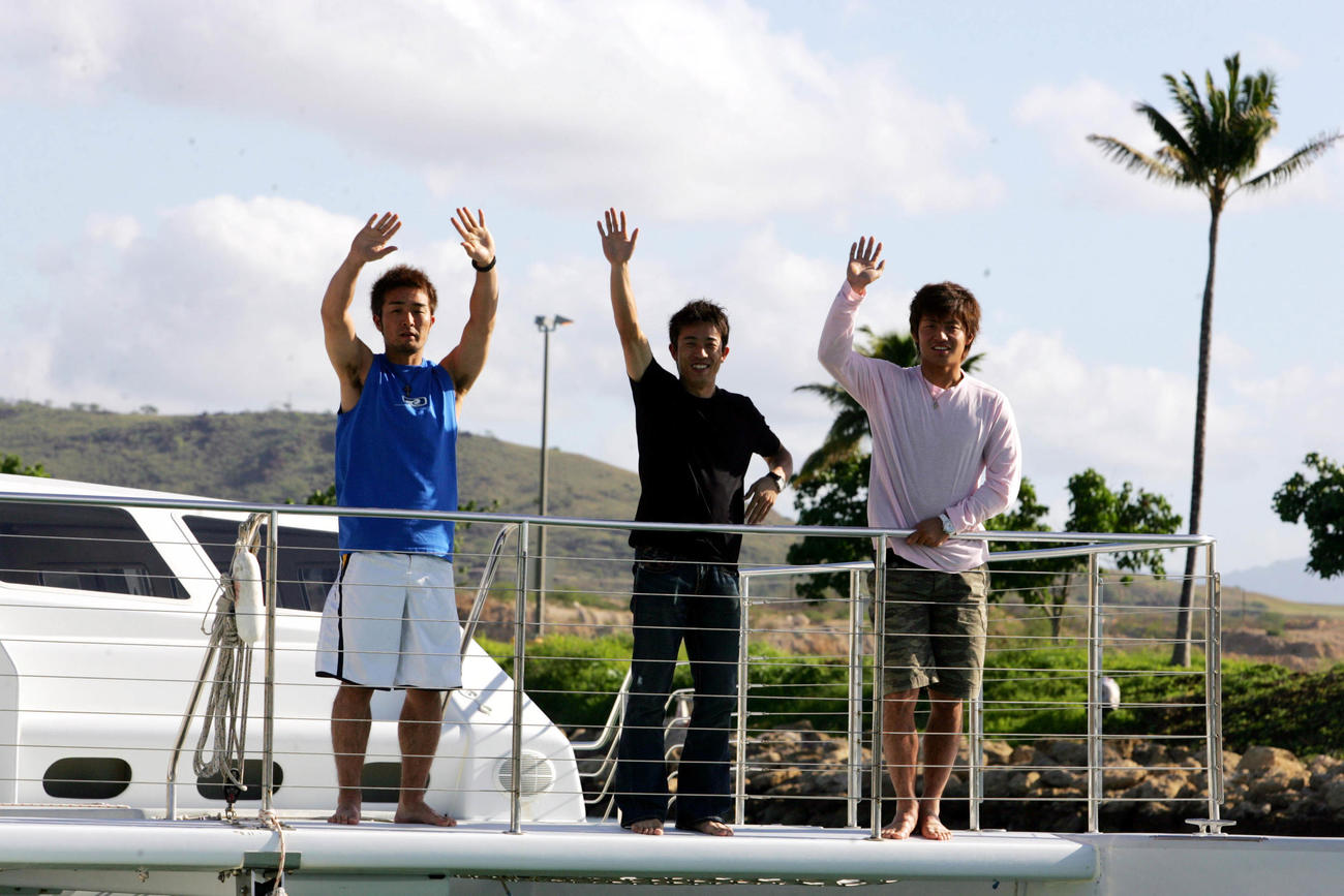 05年阪神ハワイV旅行　クルージングを楽しんだ鳥谷敬（右端）