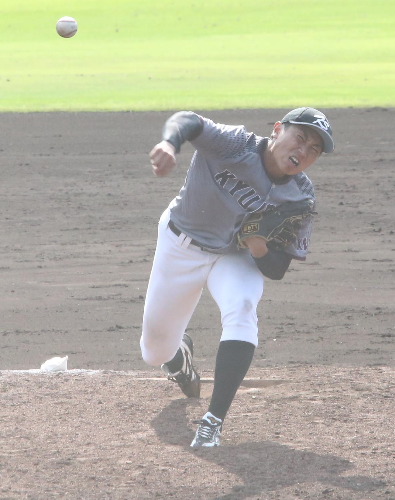 北九大対九産大　救援で力投する九産大・渡辺翔太（撮影・菊川光一）