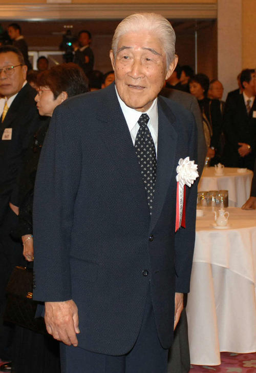 67年阪急初優勝は前代未聞 事件 監督信任投票から生まれた 西本氏編１ プロ野球写真ニュース 日刊スポーツ