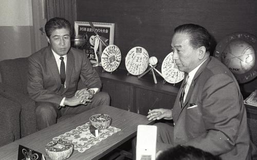 67年阪急初優勝は前代未聞 事件 監督信任投票から生まれた 西本氏編１ プロ野球写真ニュース 日刊スポーツ