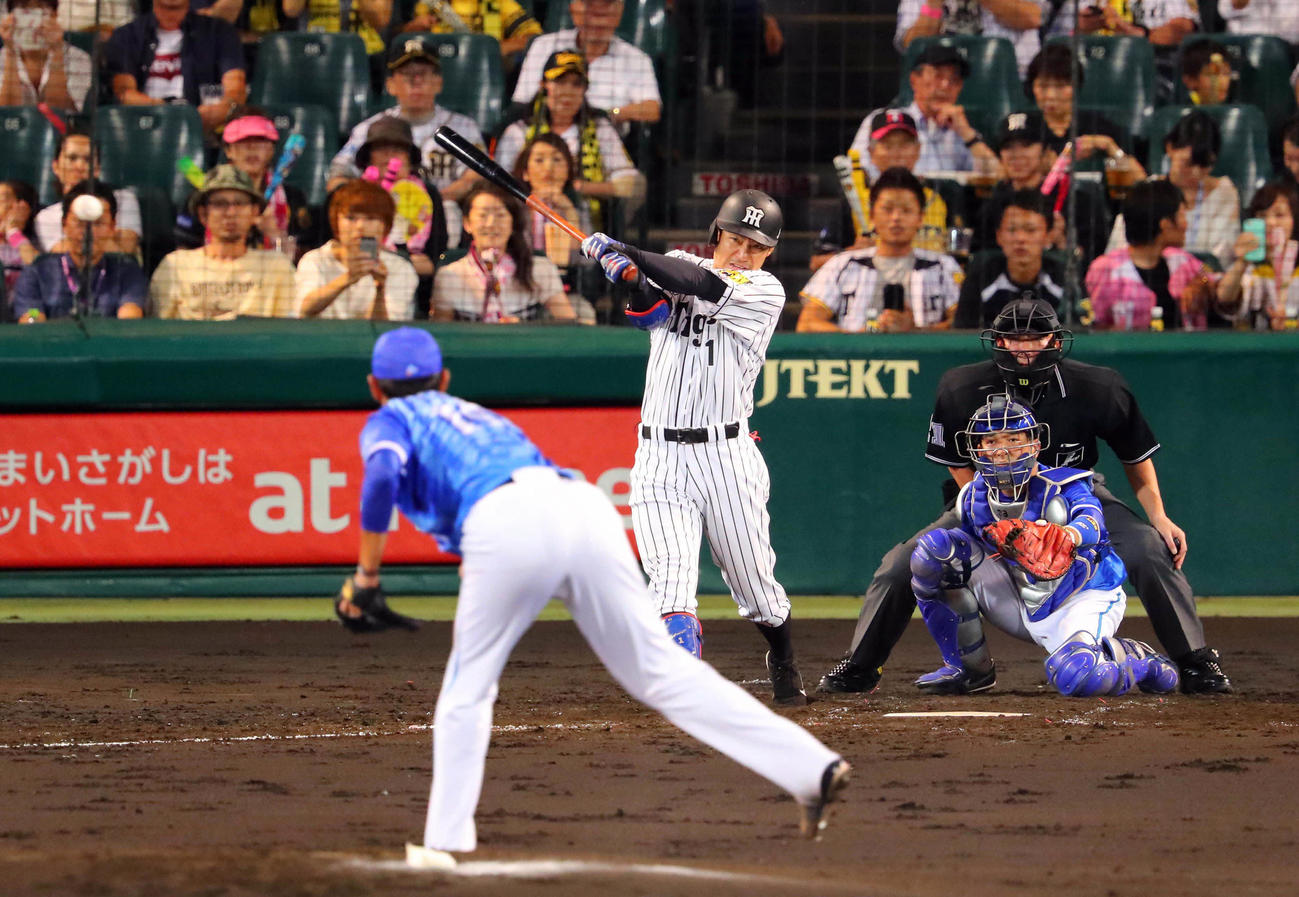 17年9月、DeNA戦で通算2000安打を放つ阪神時代の鳥谷