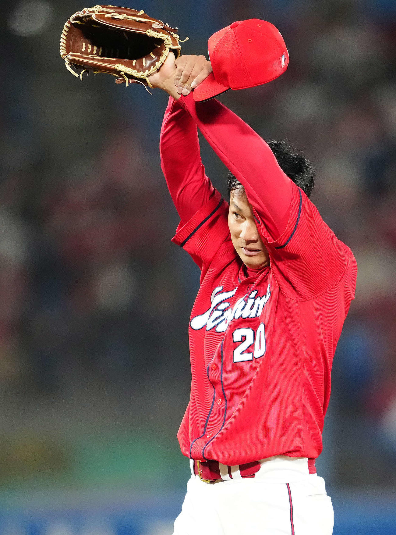 ヤクルト対広島　9回裏ヤクルト無死、宮本にソロ本塁打を浴びた栗林（撮影・江口和貴）