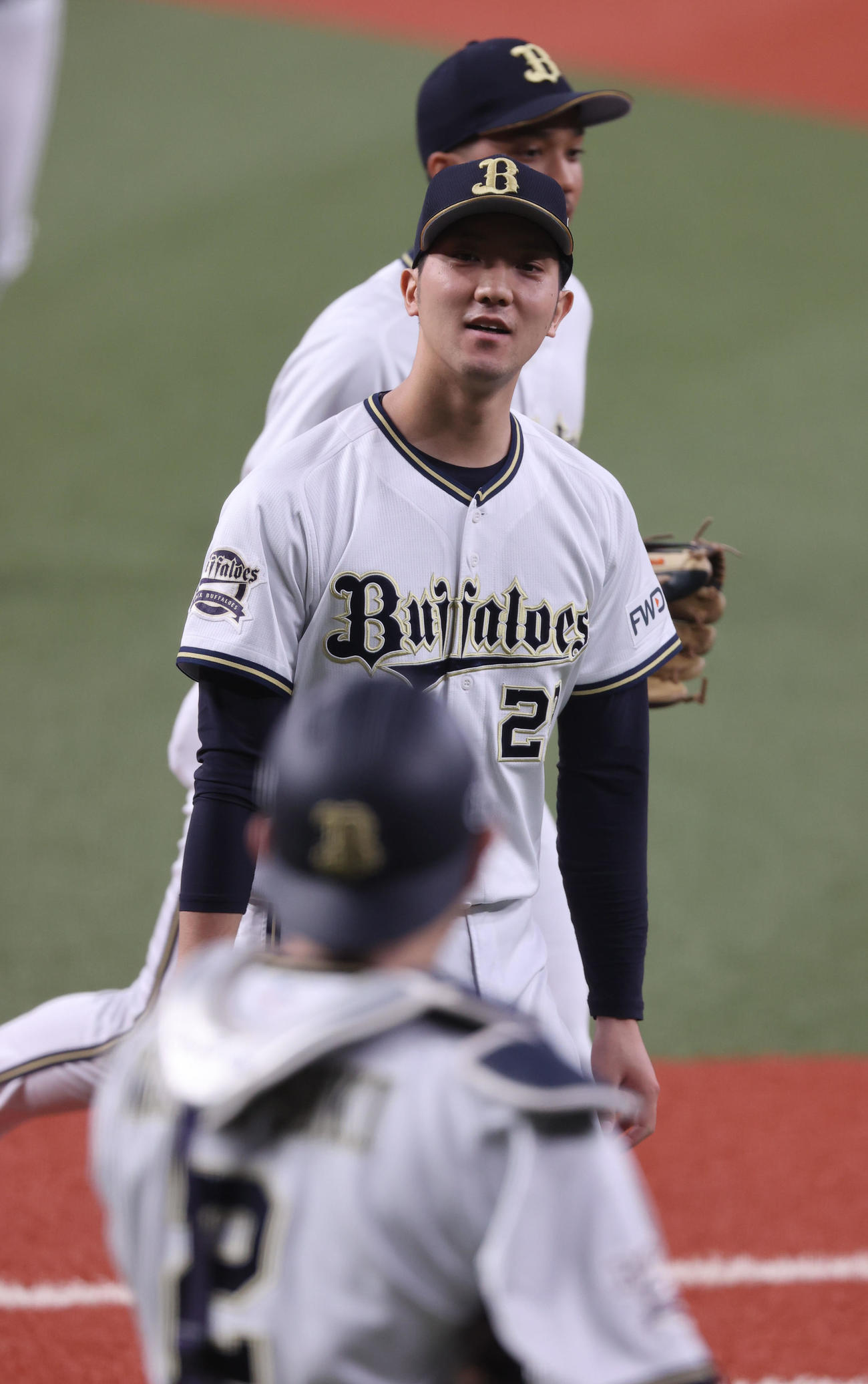 立ち上がり3者凡退に抑え笑顔の田嶋大樹（撮影・渦原淳）