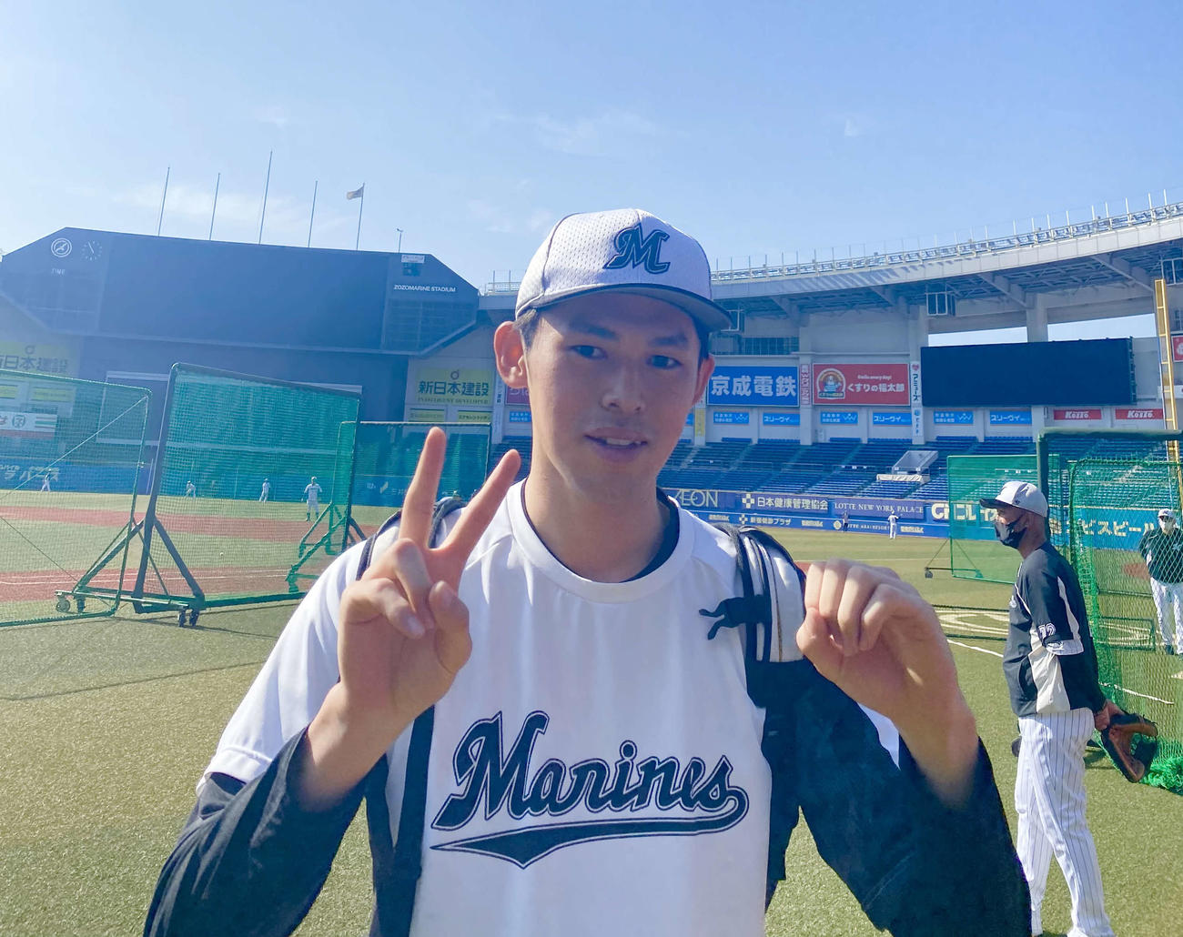 20歳の誕生日を迎えたロッテ佐々木朗希（球団提供）