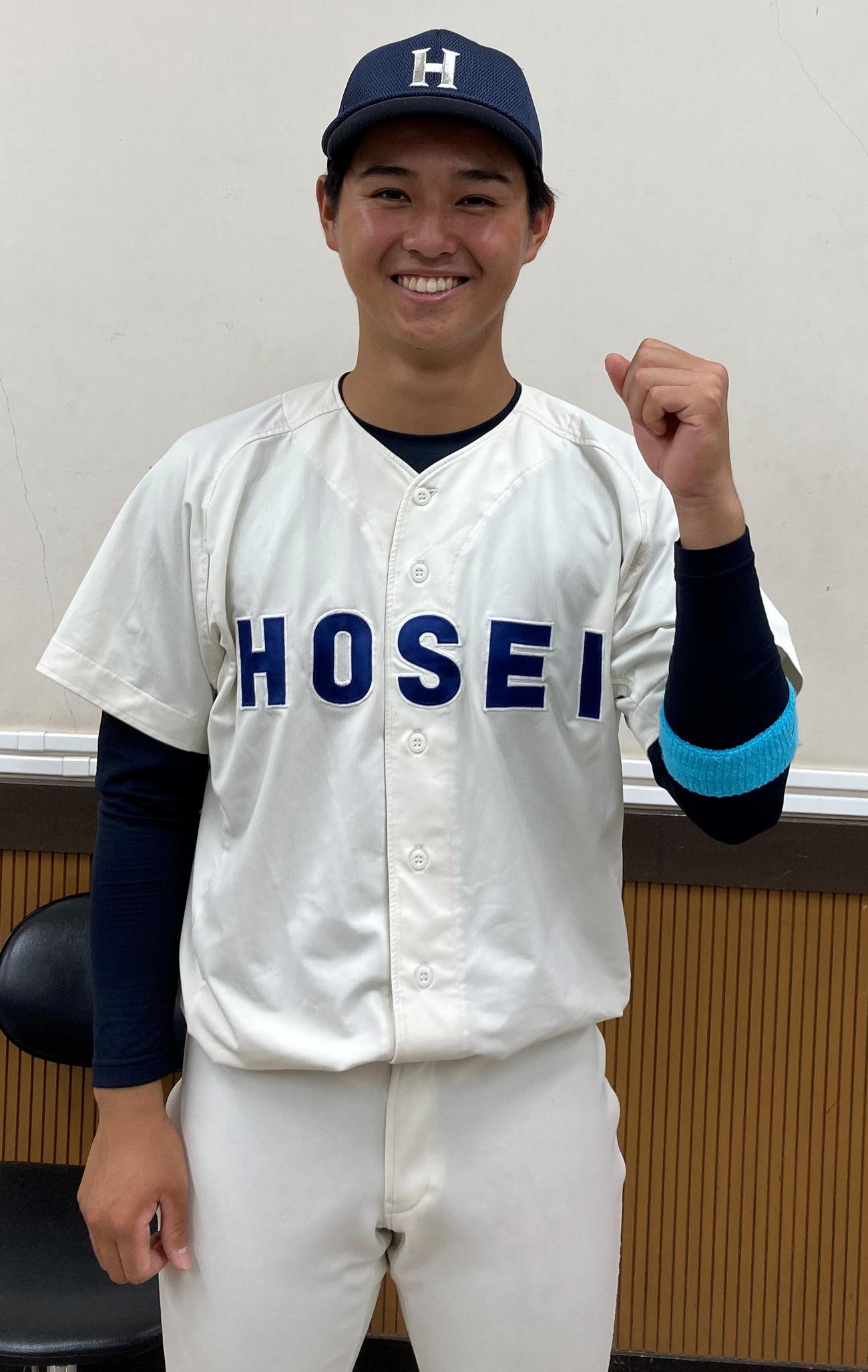 法大対立大　ソロ本塁打を含む3安打を放った法大・福岡（撮影・古川真弥）