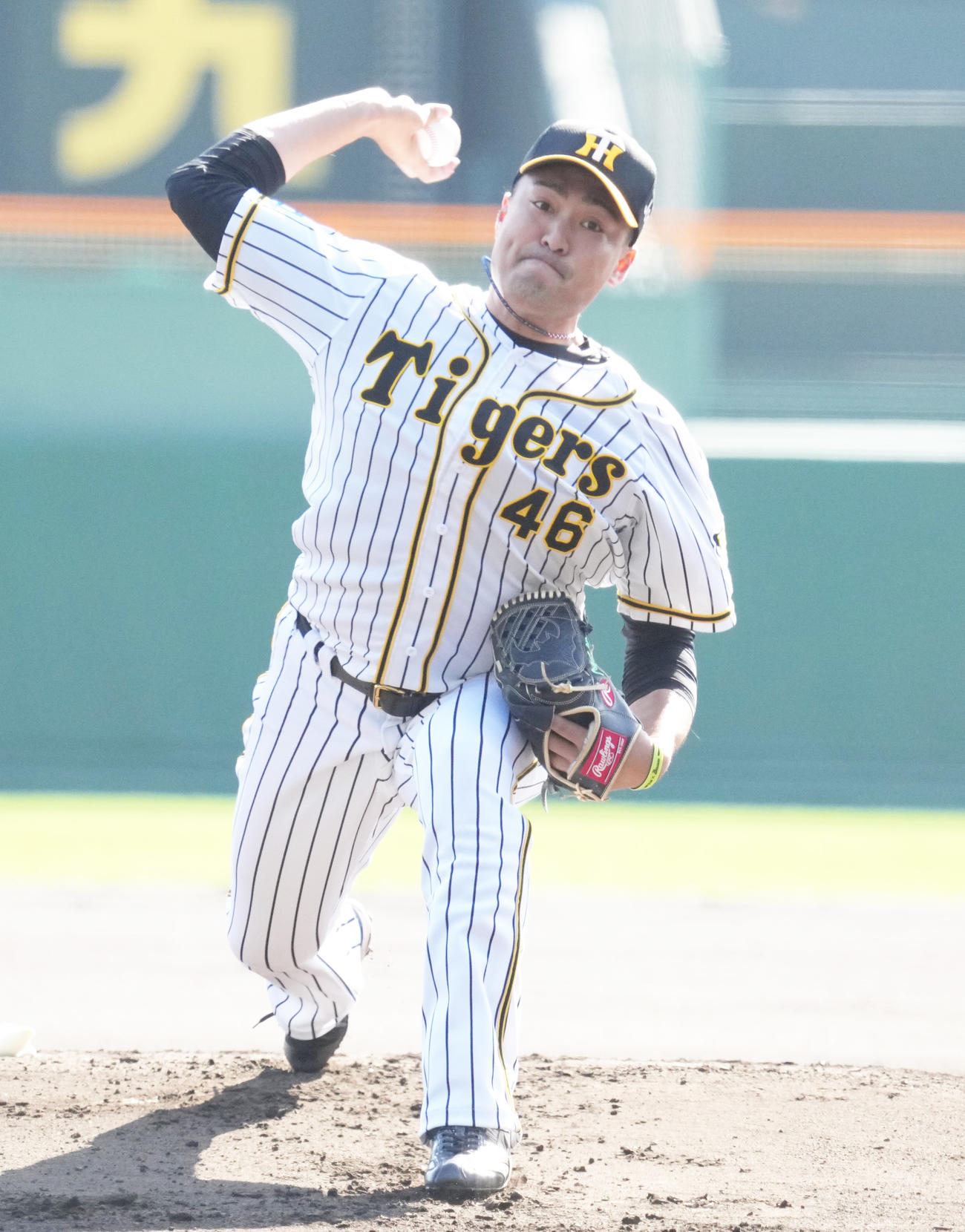 練習試合阪神対三菱自動車倉敷オーシャンズ　阪神先発の秋山（撮影・清水貴仁）