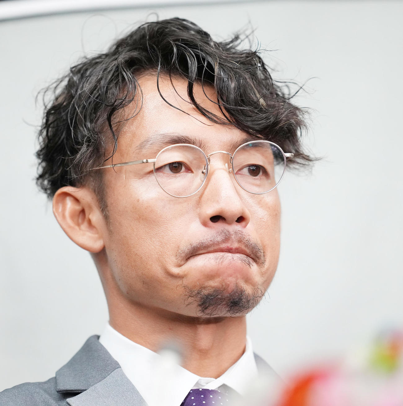 引退会見で唇をかみしめるロッテ鳥谷（撮影・菅敏）