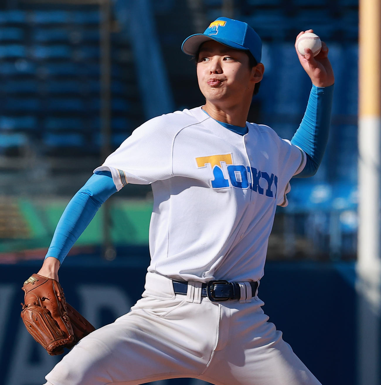 慶大対東大　力投する東大先発の鈴木健（撮影・野上伸悟）
