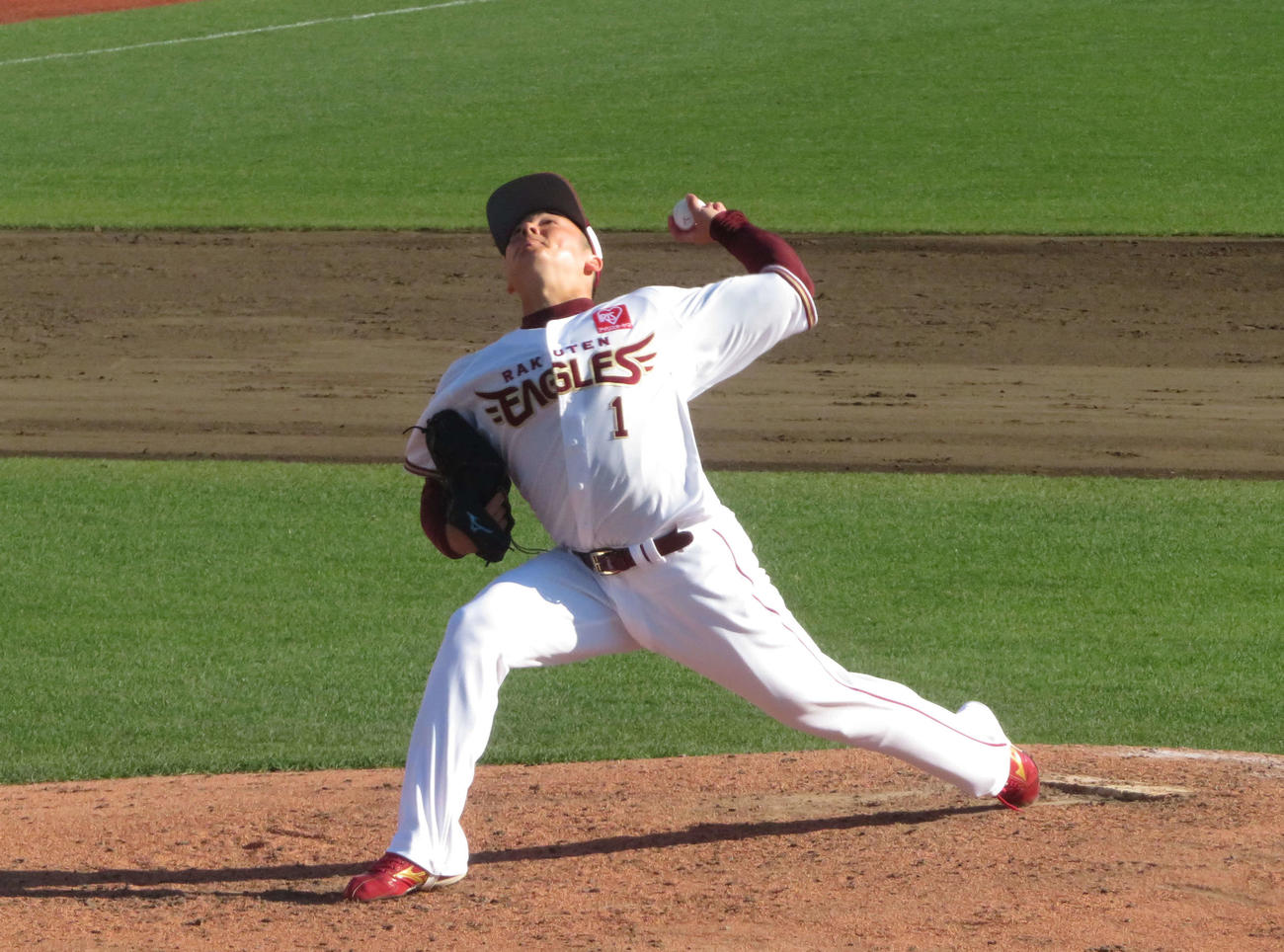 シート打撃に登板した楽天松井（撮影・上田悠太）