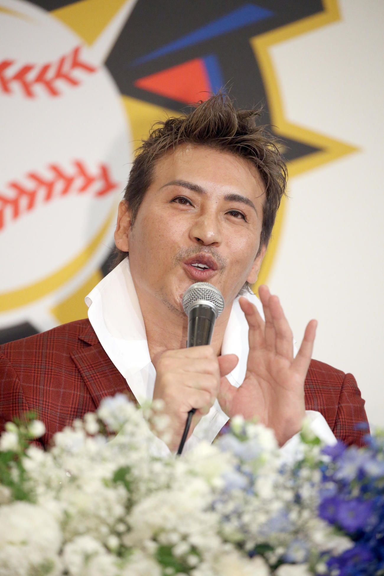 就任会見に臨む日本ハム新庄新監督（撮影・佐藤翔太）