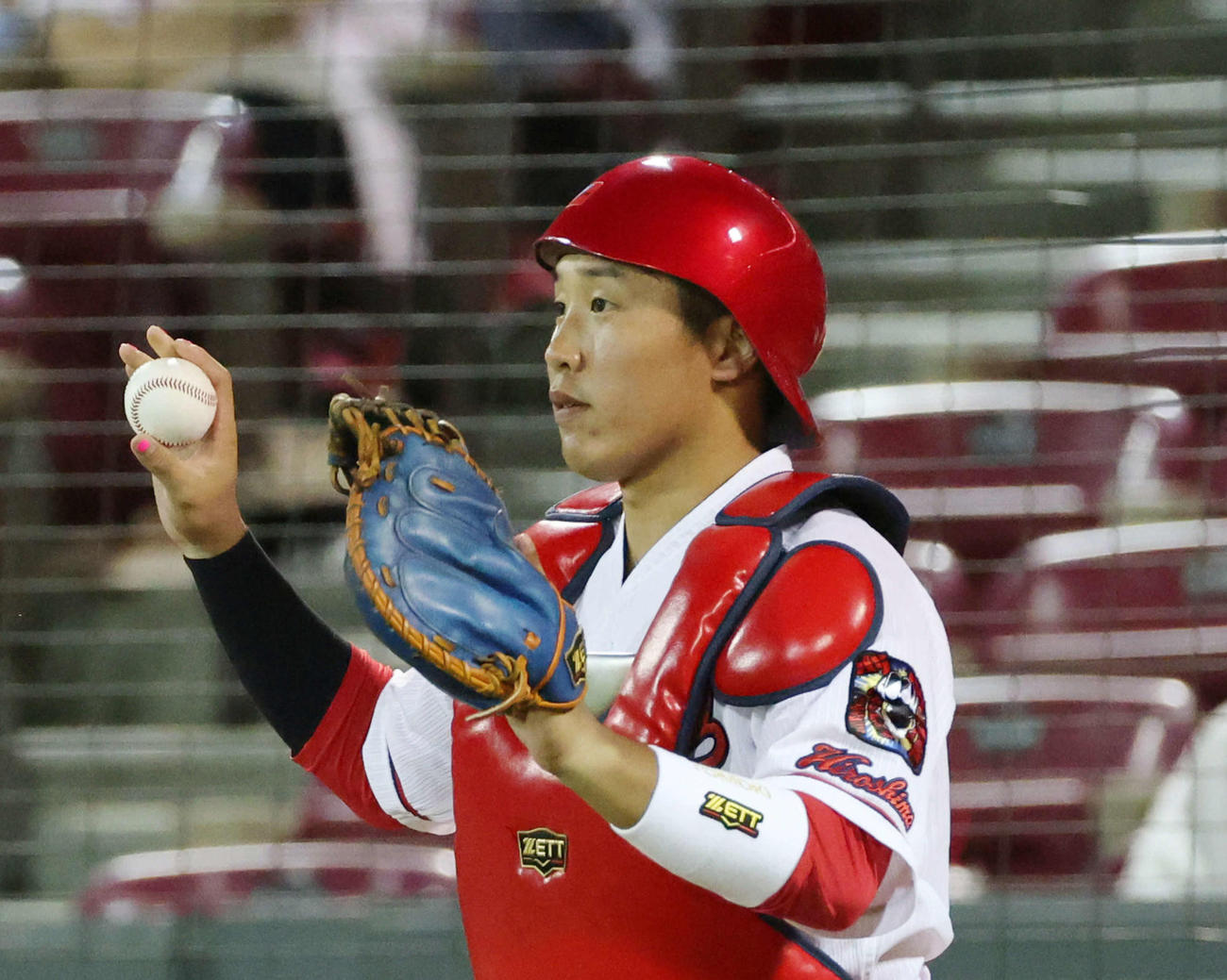 広島対日本ハム　6回表1死二、三塁、打者石川亮の時、コルニエルのワイルドピッチで三走の渡辺諒が生還。捕手は石原（撮影・加藤孝規）