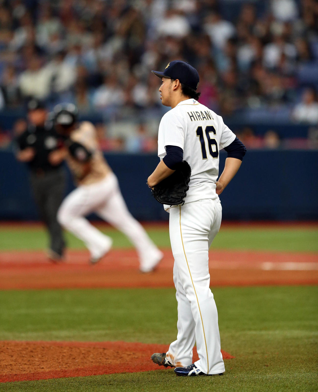 オリックス対日本ハム　10回表日本ハム無死、中田に中越え本塁打を浴びる平野佳（2014年10月14日撮影）
