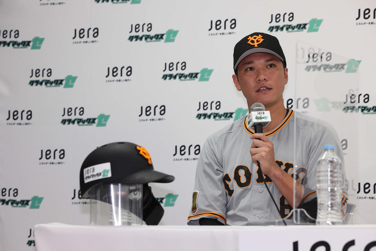 ファーストステージ開催前日共同記者会見に臨む巨人坂本