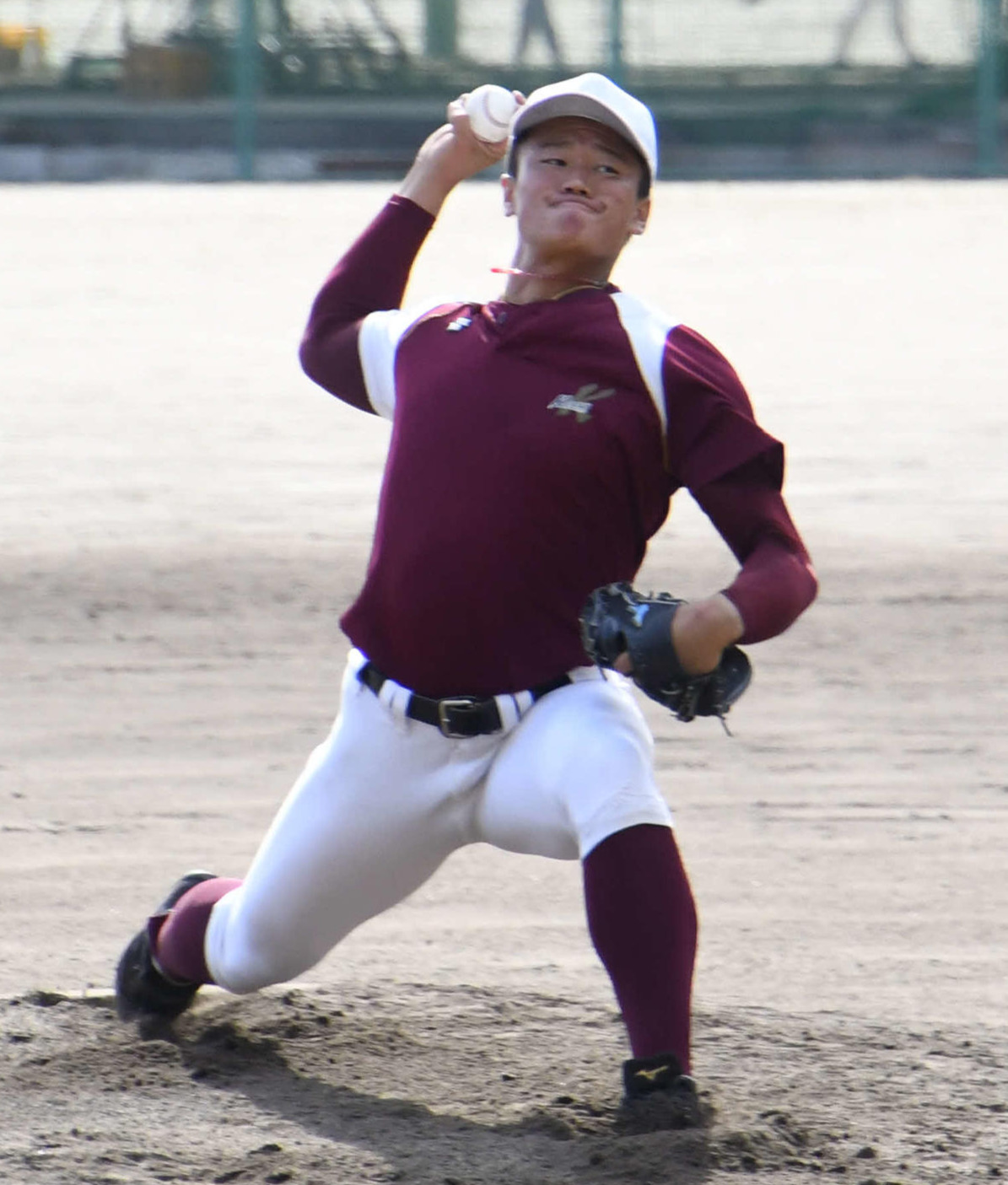 高知高校のマウンドで投球する森木大智（撮影・中野椋）