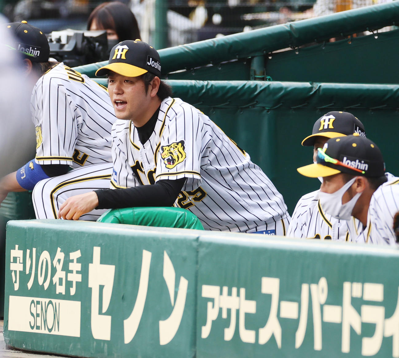 CSファーストステージ阪神対巨人　6回3失点で降板となる阪神高橋（撮影・清水貴仁）